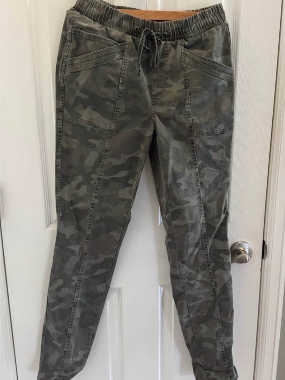 Maurices Green Camo Skinny Jogger Pants